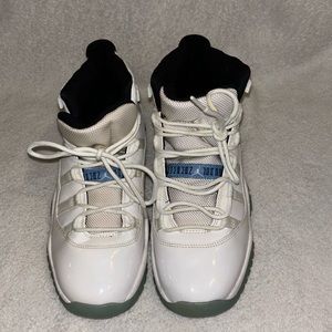 Air Jordan 11 Retro ‘Legend Blue’ 2014 Sneakers - Size Boys 5.5Y/7.5 W